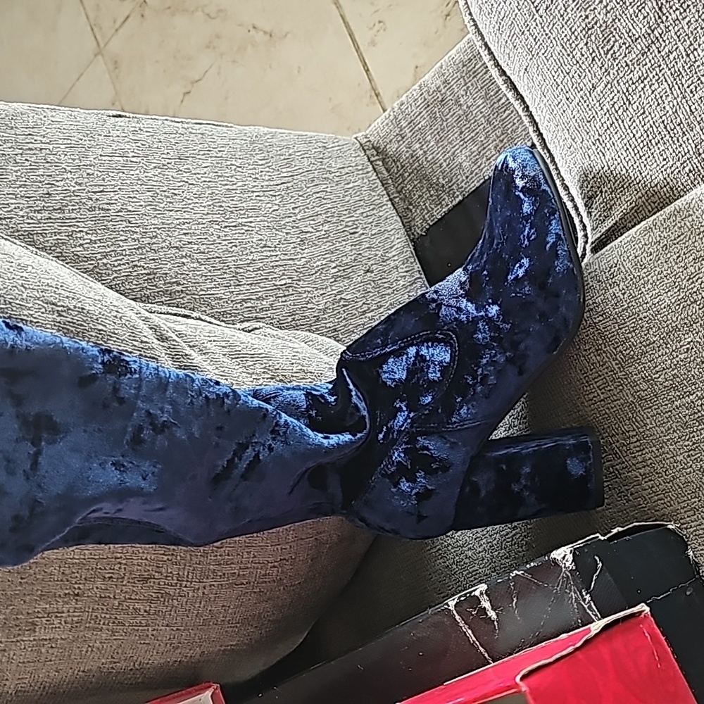 Used blue boots size 8